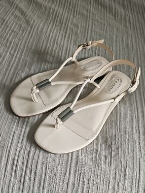 NEW Scoop Cream T-Strap Leather Slingback Sandals Dress Shoes Silver Accents